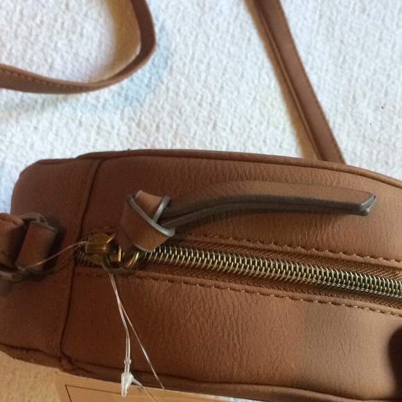 T-Shirt & Jeans Floral Embroidered Round Crossbody - Picture 7 of 10